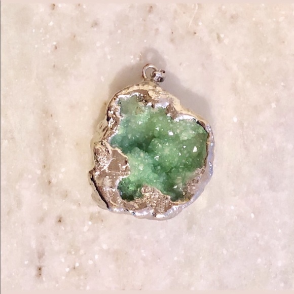 Green Quartz Crystal Pendant - Picture 1 of 3